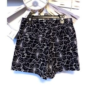 Chelsea & Theodore Shorts Size 4 Black White Floral Embroidered Cotton Lined